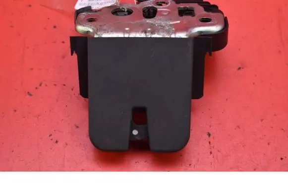 Skoda Fabia Mk3 (NJ) Tailgate/trunk/boot lock/catch/latch 8R0827505A