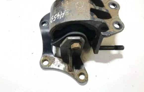 Hyundai Santa Fe Engine mount bracket 218323f050 21832-3f050