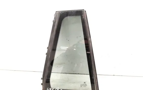 Rear vent window glass