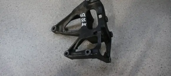 Renault Scenic RX Power steering pump mounting bracket 