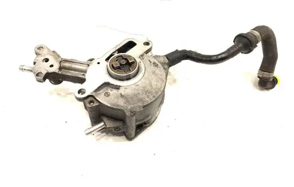 Volkswagen Golf V Vacuum pump 038145209M