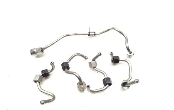 Volvo V40 Fuel injector supply line/pipe 