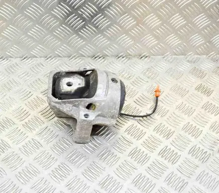 Engine mount bracket