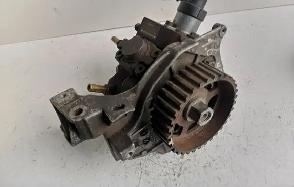 Ford Focus Fuel injection high pressure pump 9656300380A 0445010102 04001400343