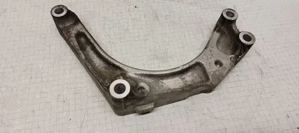 Subaru Outback Engine mounting bracket