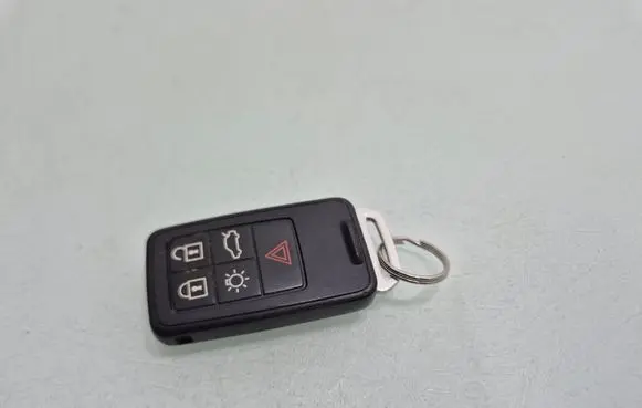 Volvo V40 Ignition key/card 