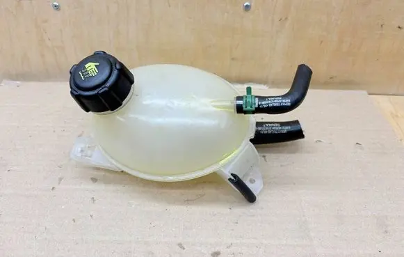 Renault Captur Coolant expansion tank/reservoir 217107259R