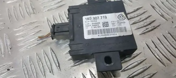 Audi A3 S3 A3 Sportback 8P Alarm control unit/module 1K0907719