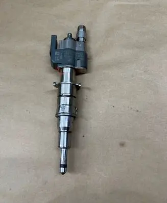 BMW 3 E90 E91 Fuel injector 7589048 10181010