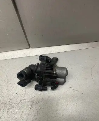 Mercedes-Benz E W210 Coolant heater control valve 0235451628