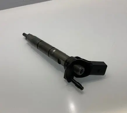 Mercedes-Benz CLS C219 Fuel injector A6420700587 6420700587