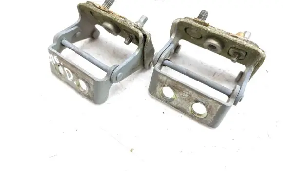 Mazda Tribute Tailgate/trunk/boot hinge