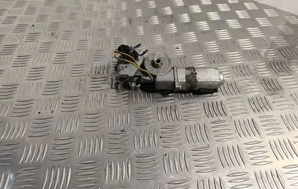 Opel Corsa B Sunroof motor/actuator T2408010C