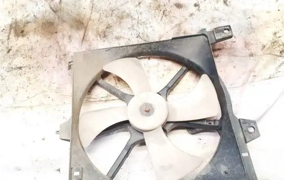 Nissan Almera Radiator cooling fan shroud 4886457