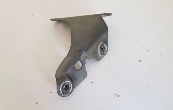 Audi Q7 4L Fender mounting bracket 4L0821135