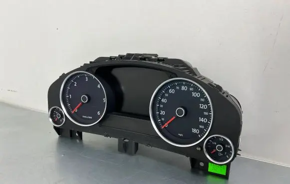 Volkswagen Touareg II Speedometer (instrument cluster) 7P6920982S 0263677132