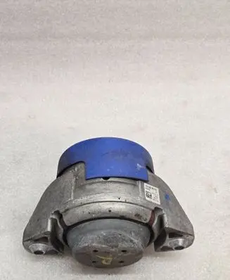 Mercedes-Benz S W222 Engine mount bracket A2222407817