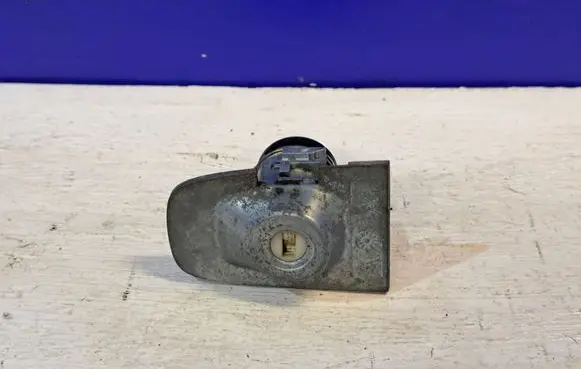 Volvo S60 Front door lock (next to the handle) 31276333