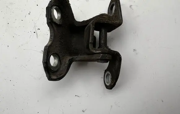Toyota Land Cruiser (J120) Rear door upper hinge