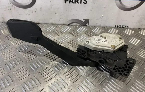 Volvo S60 Accelerator throttle pedal 30636005