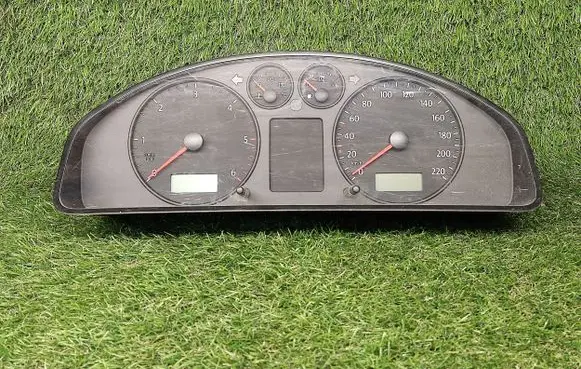 Volkswagen Transporter - Caravelle T5 Speedometer (instrument cluster) 88311346