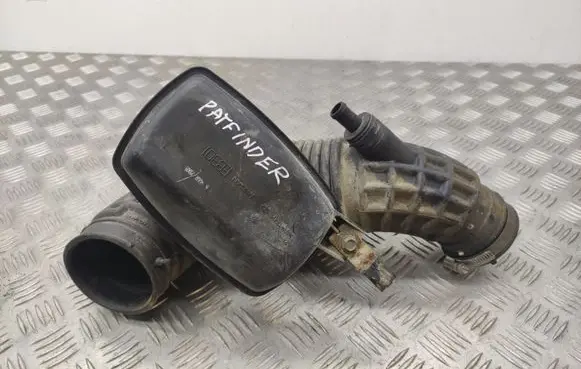 Nissan Pathfinder R51 Air intake hose/pipe