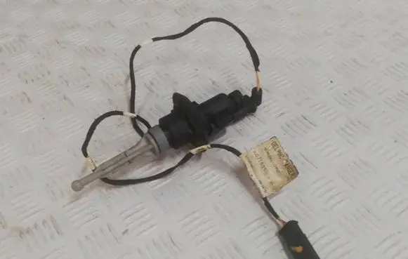 Peugeot 308 Clutch master cylinder 9674259180