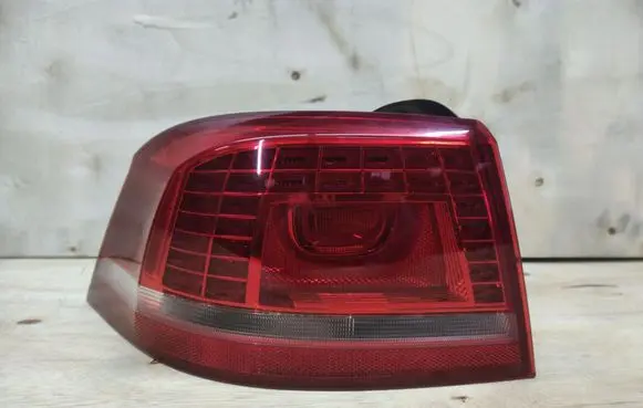 Volkswagen PASSAT B7 Rear/tail lights 2SK010744-01