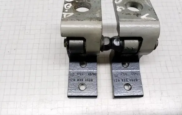 Skoda Octavia Mk2 (1Z) Rear door hinge set 1Z0833402B 1Z0833412B