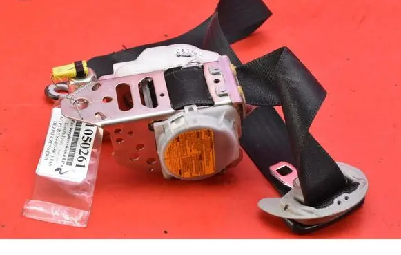 Toyota Prius+ (ZVW40) Front seatbelt 7S2070P
