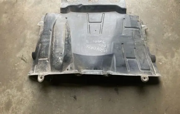 Jeep Grand Cherokee (WK) Engine splash shield/under tray 55197175AB