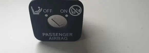 Toyota Prius (XW30) Passenger airbag on/off switch 