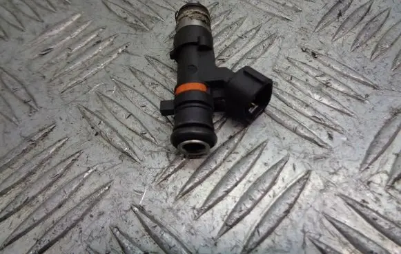 Nissan Micra Fuel injectors set 16600AX200