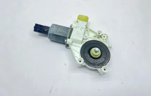 BMW 4 F36 Gran coupe Front door window regulator motor 70460310 985158102