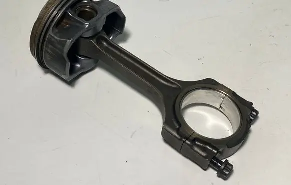Ford Mustang V Piston with connecting rod CR3Z6200B CR3Z6108B