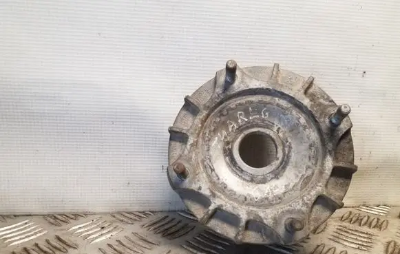 Volkswagen Touareg I Rear coil spring rubber mount 7L0412321