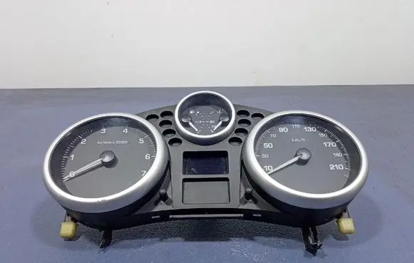 Mercedes-Benz E C207 W207 Speedometer (instrument cluster) 9662903780