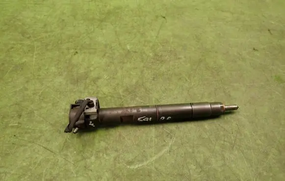 KIA Venga Fuel injector 338002A760