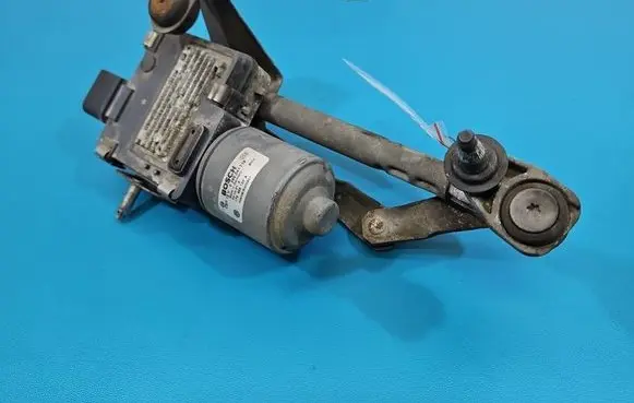 Volkswagen Touran I Wiper motor 1T0955120A IMPRK1606608