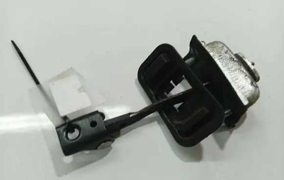 Ford Focus C-MAX Rear door check strap stopper