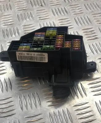 Volkswagen PASSAT B6 Fuse module 16110602108