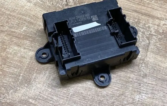 Land Rover Discovery Sport Door control unit/module JPLA14D620BB 10348595