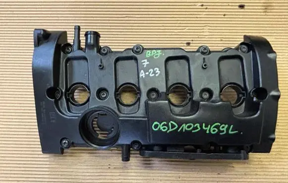 Skoda Octavia Mk2 (1Z) Rocker cam cover 06D103469L