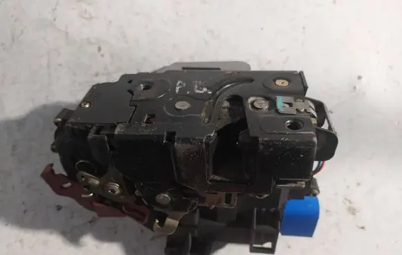 Audi A3 S3 8P Front door lock 4E2837016