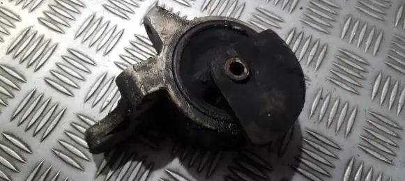 Nissan Almera Engine mount bracket