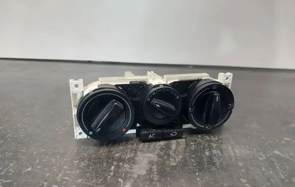 Volkswagen PASSAT B5.5 Climate control unit 1J0820045L