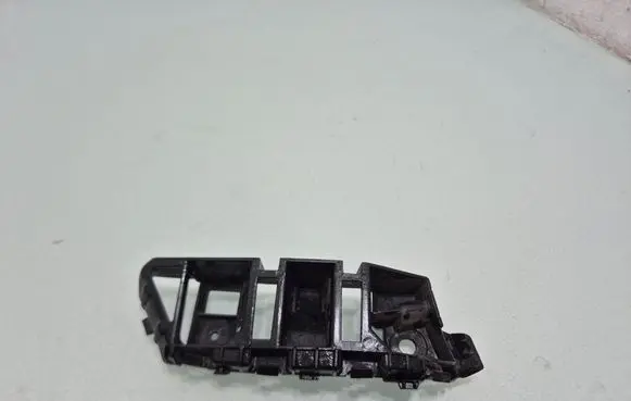 Volkswagen Tiguan Fender mounting bracket 5N0807184D