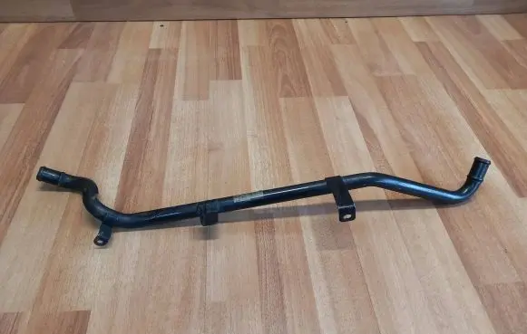 Volkswagen Touareg I Engine coolant pipe/hose 07Z121065K