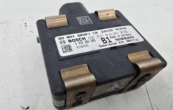 Nissan X-Trail T32 Distronic sensor radar 284384CB0B 0203300385