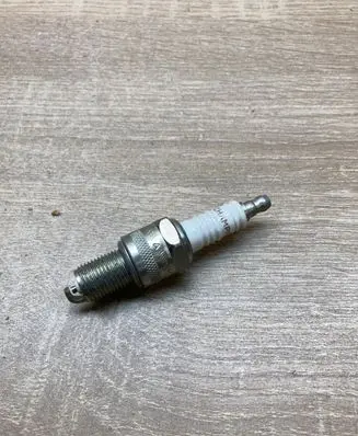 Renault Master I Spark plug N279YC